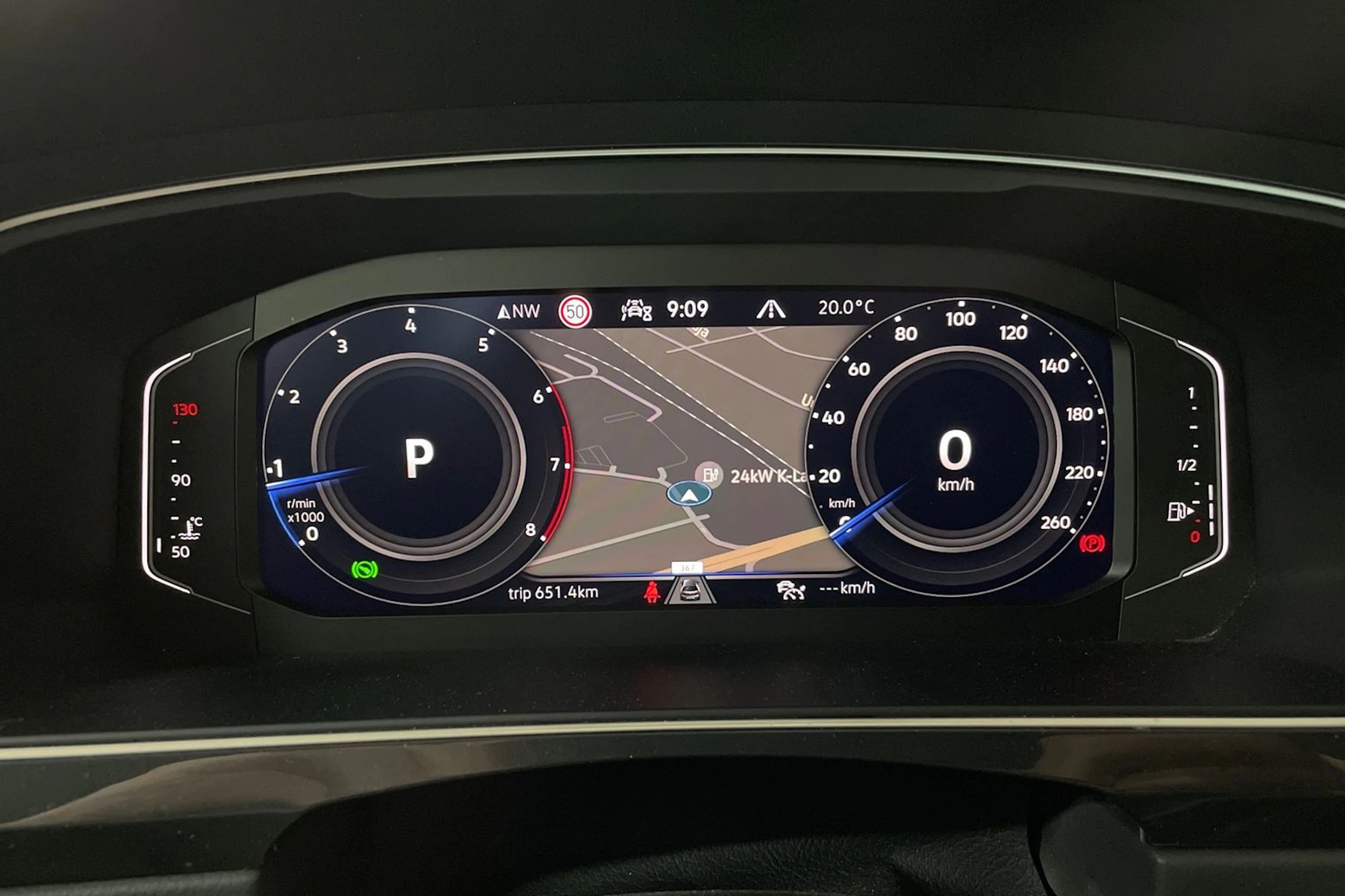 Sininen Volkswagen Tiguan 2023 kuva 18.