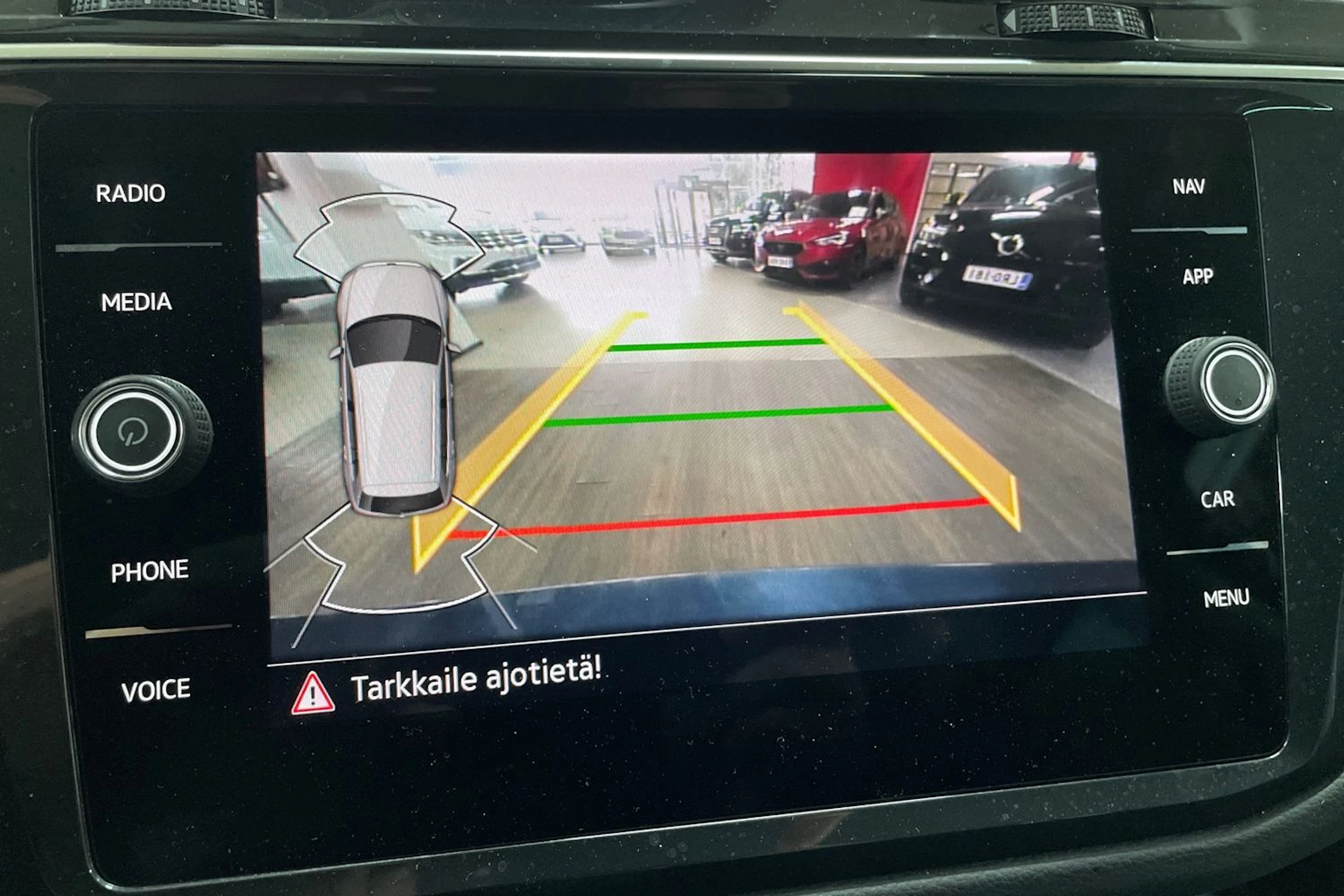 Sininen Volkswagen Tiguan 2023 kuva 19.