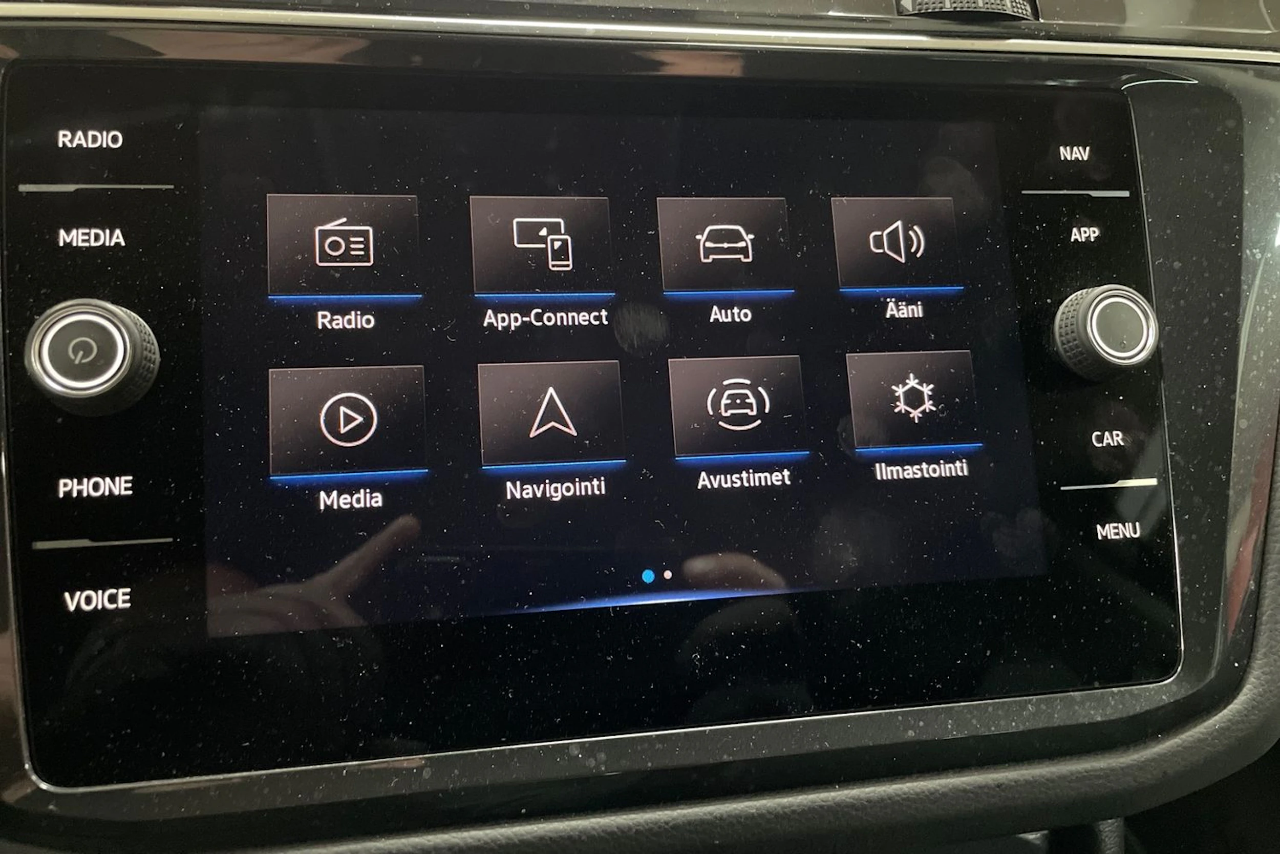 Sininen Volkswagen Tiguan 2023 kuva 22.