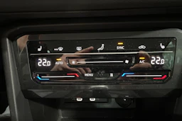 Sininen Volkswagen Tiguan 2023 kuva 23.