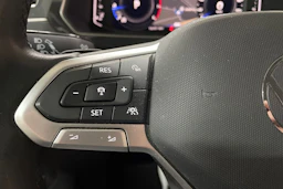 Sininen Volkswagen Tiguan 2023 kuva 26.