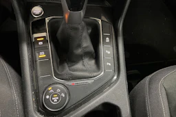 Sininen Volkswagen Tiguan 2023 kuva 30.
