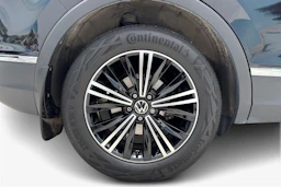 musta Volkswagen Tiguan 2023 kuva 9.