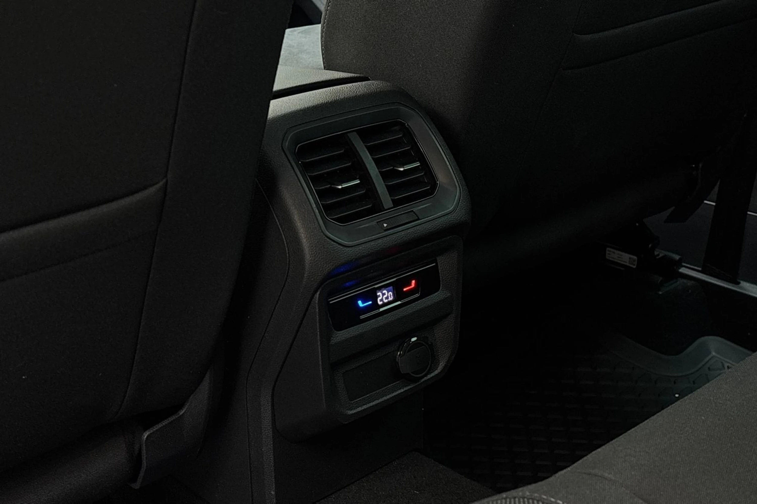 musta Volkswagen Tiguan 2023 kuva 14.