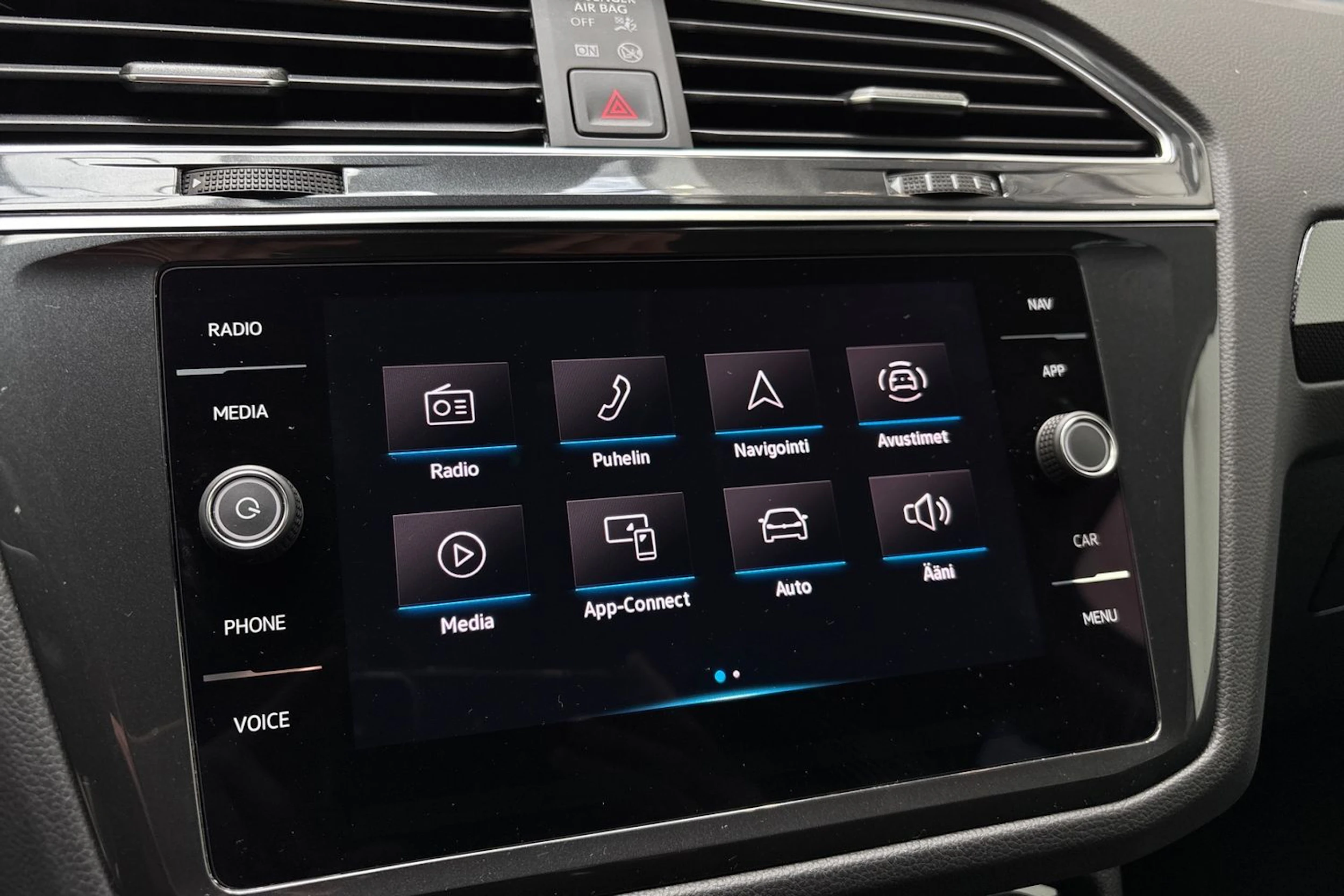 musta Volkswagen Tiguan 2023 kuva 20.