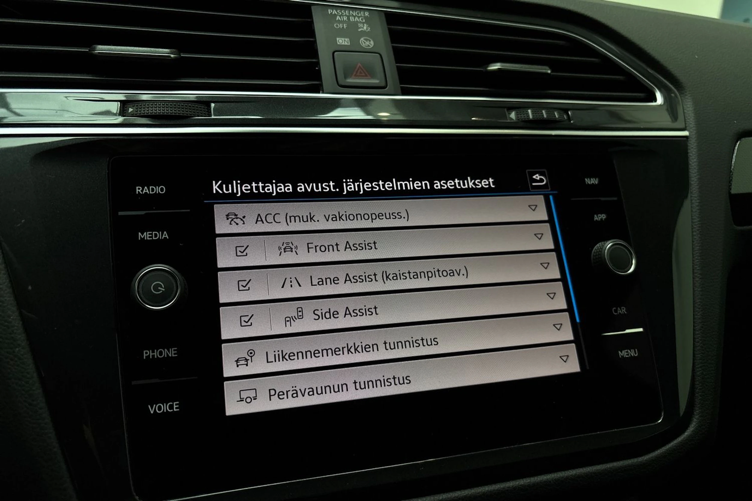 musta Volkswagen Tiguan 2023 kuva 21.