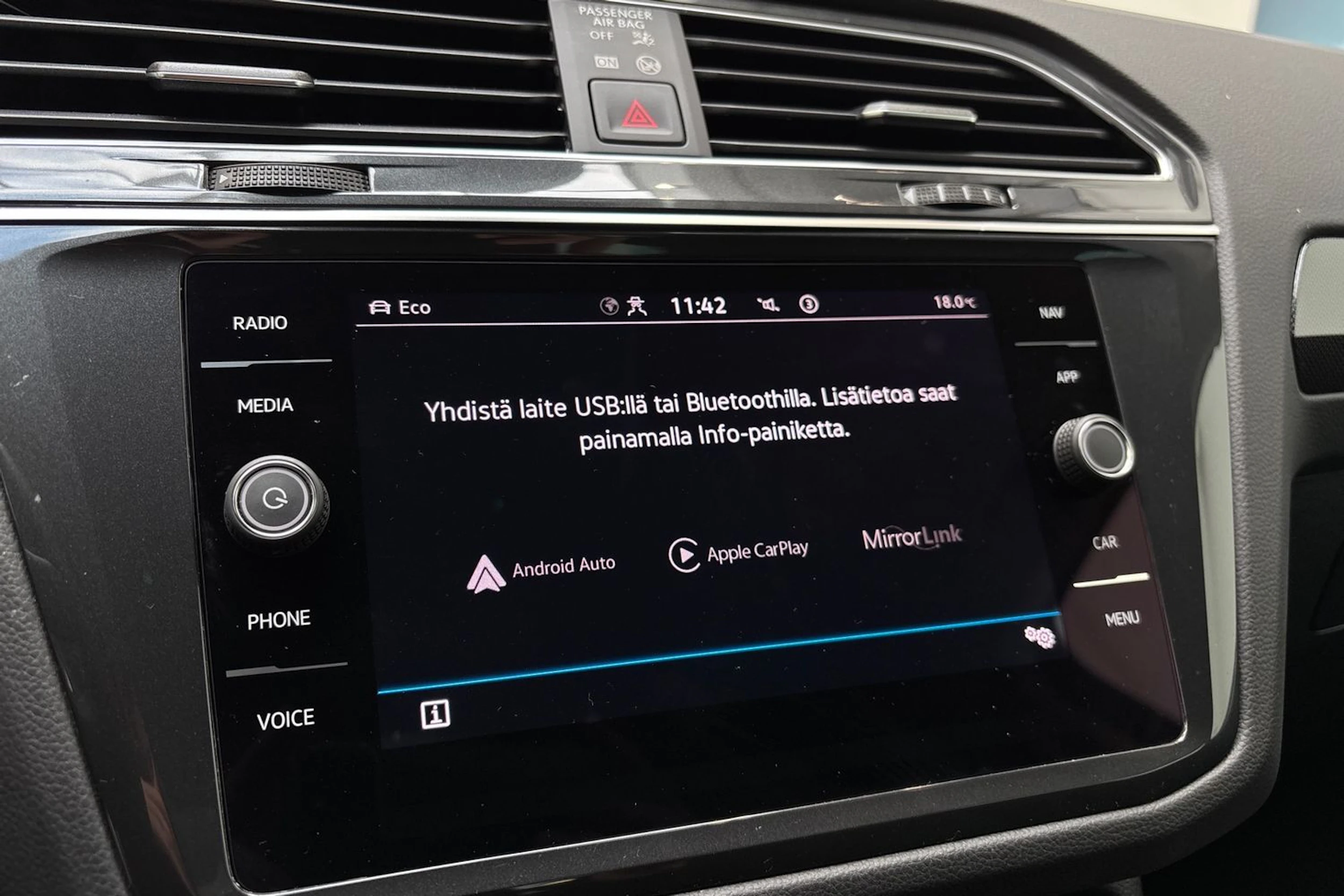 musta Volkswagen Tiguan 2023 kuva 23.