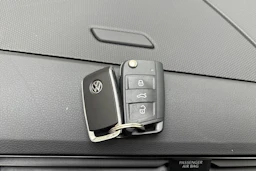 musta Volkswagen Tiguan 2023 kuva 28.