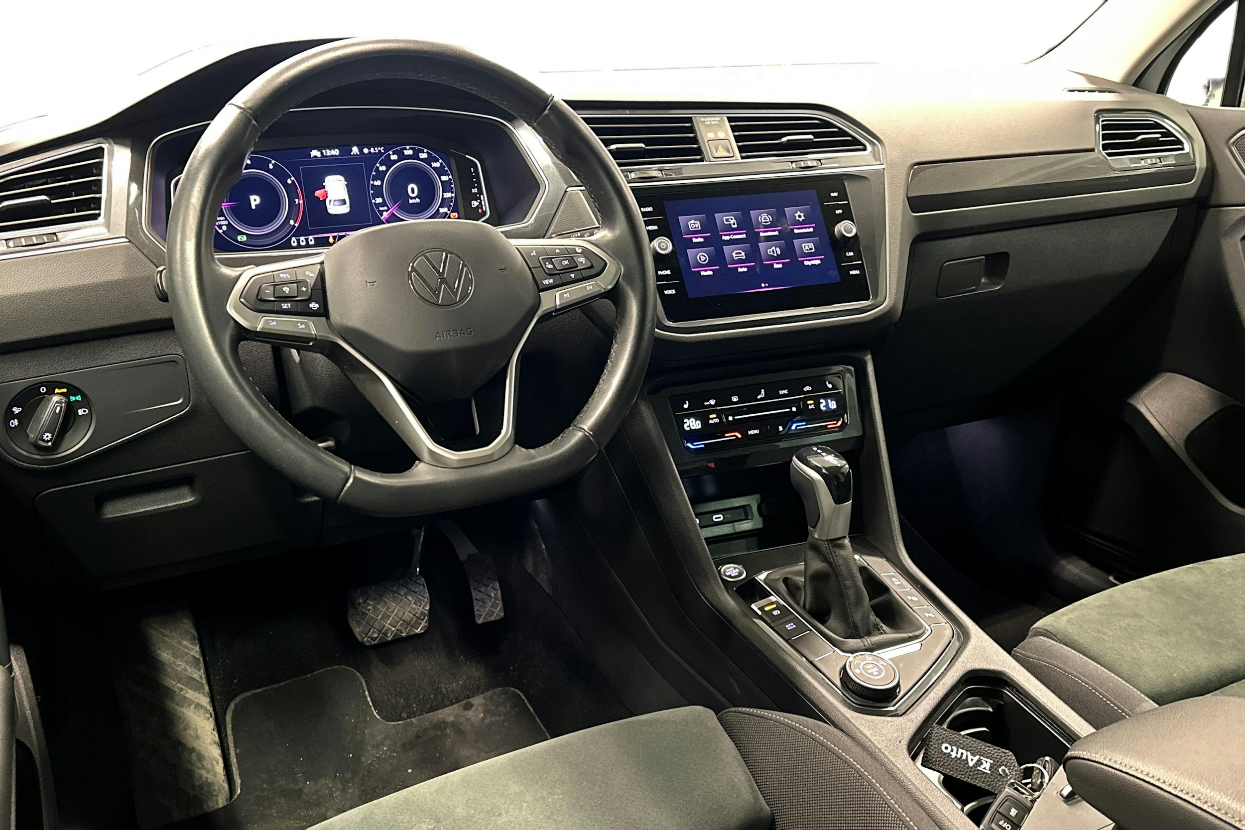 harmaa Volkswagen Tiguan 2023 kuva 3.