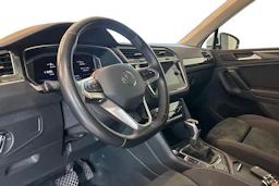Valkoinen Volkswagen Tiguan 2023 kuva 6.