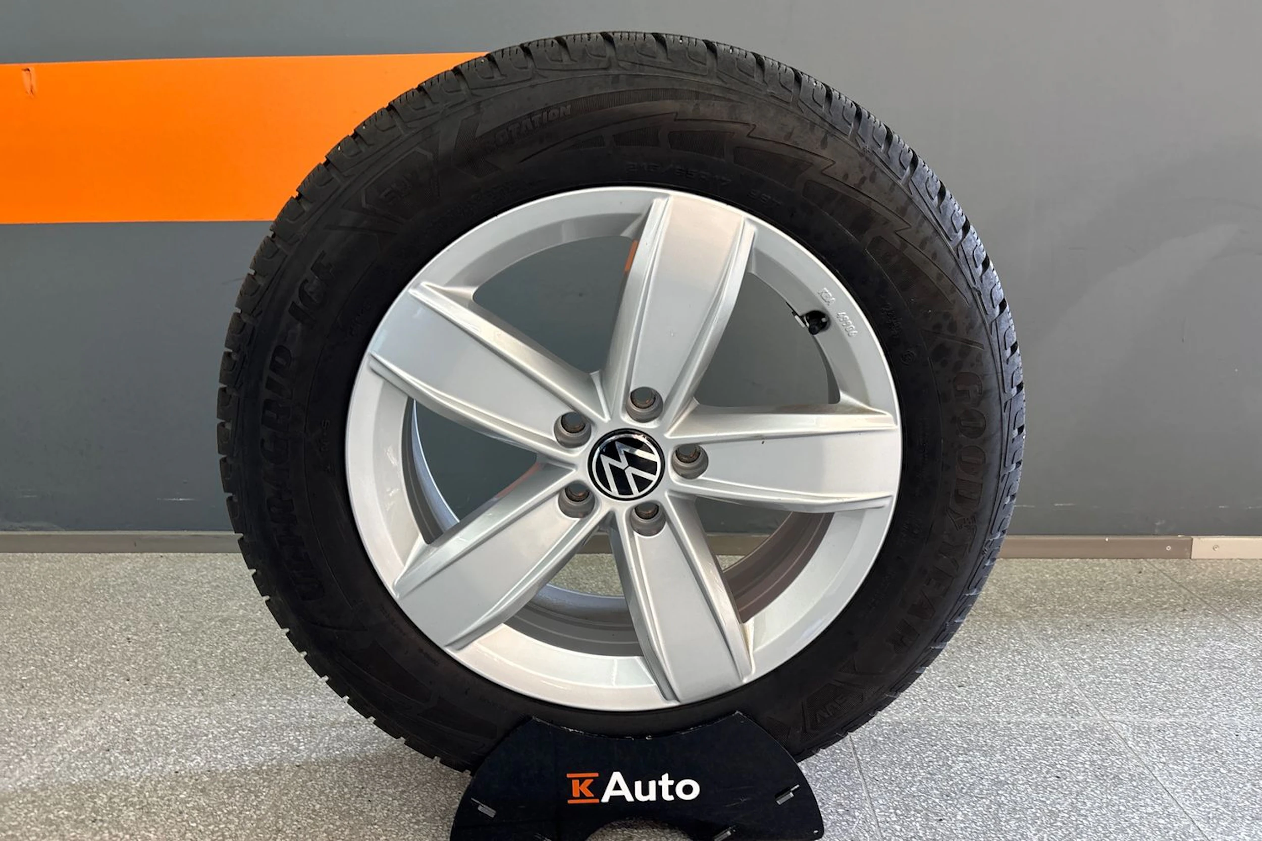 Valkoinen Volkswagen Tiguan 2023 kuva 10.