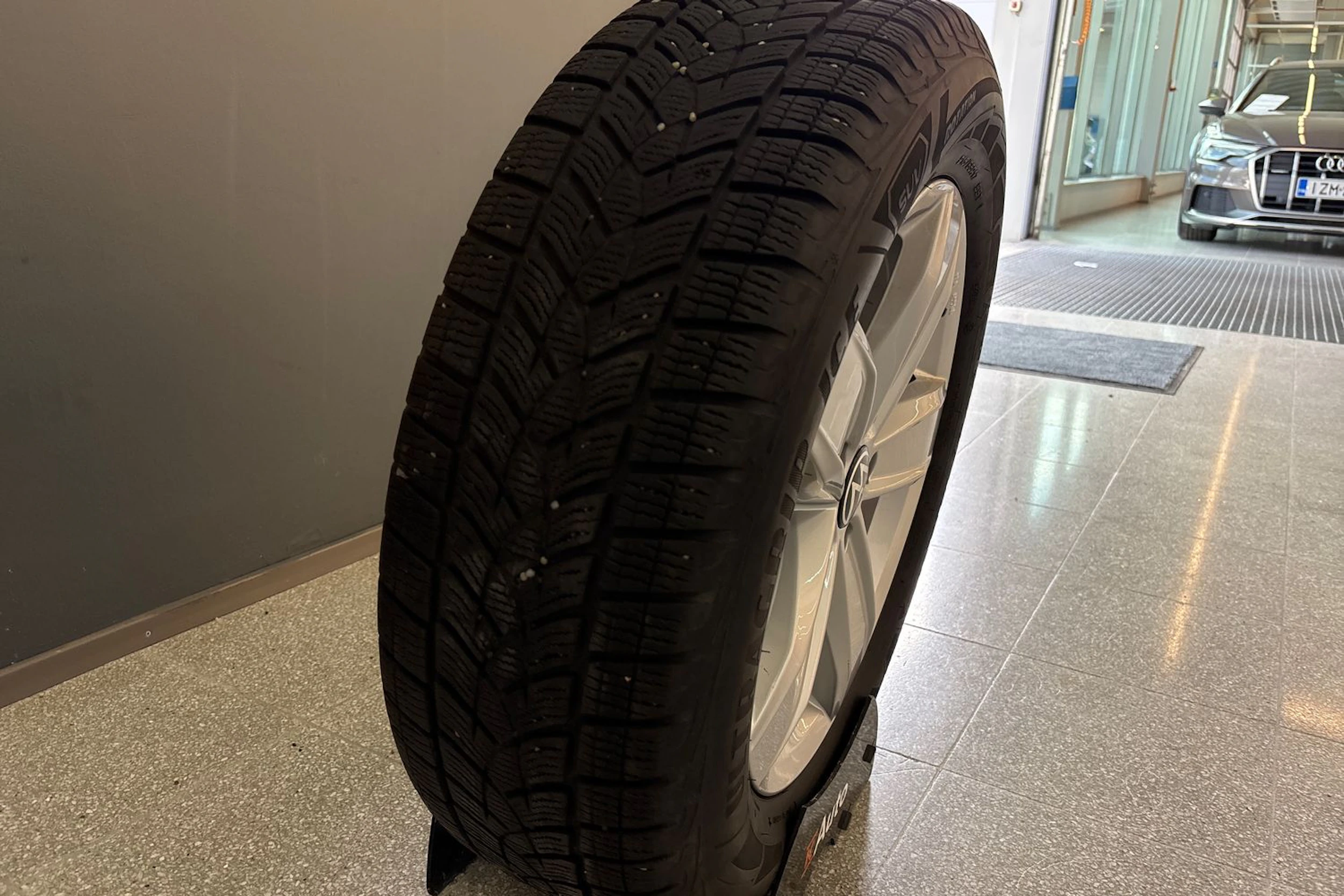 Valkoinen Volkswagen Tiguan 2023 kuva 11.