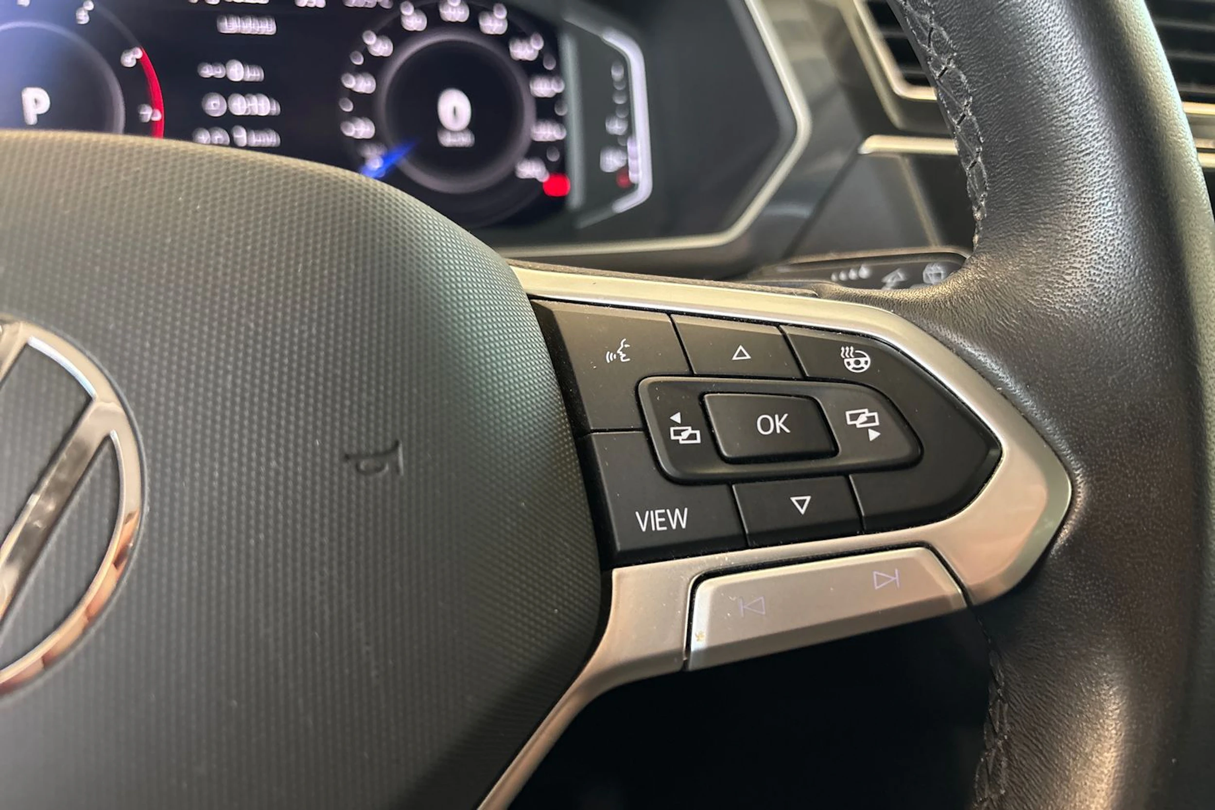 Valkoinen Volkswagen Tiguan 2023 kuva 17.