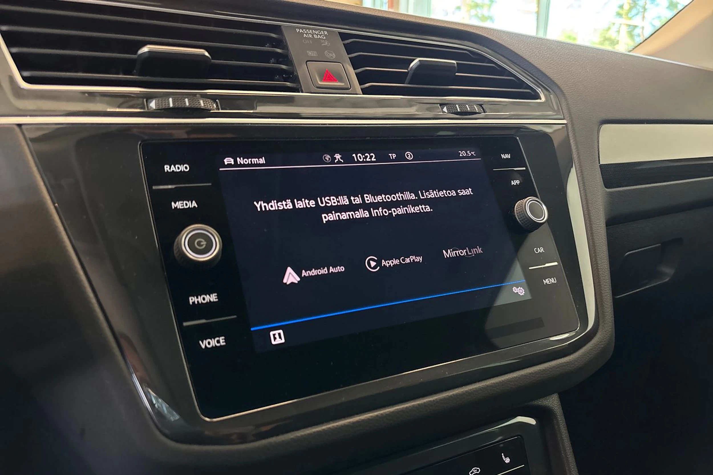 Valkoinen Volkswagen Tiguan 2023 kuva 18.