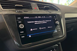 Valkoinen Volkswagen Tiguan 2023 kuva 18.