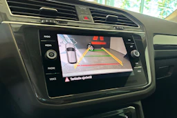 Valkoinen Volkswagen Tiguan 2023 kuva 19.