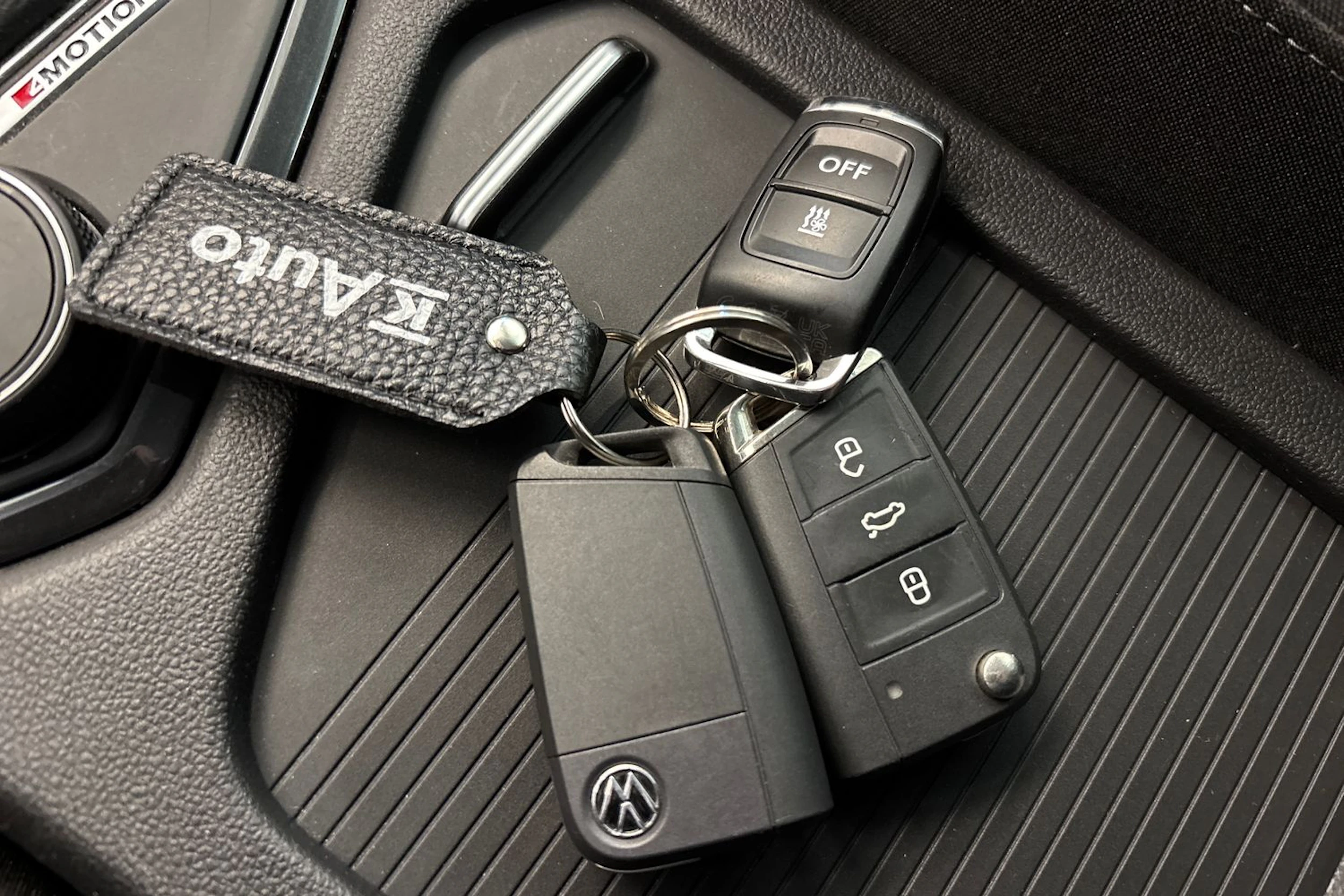 Valkoinen Volkswagen Tiguan 2023 kuva 21.