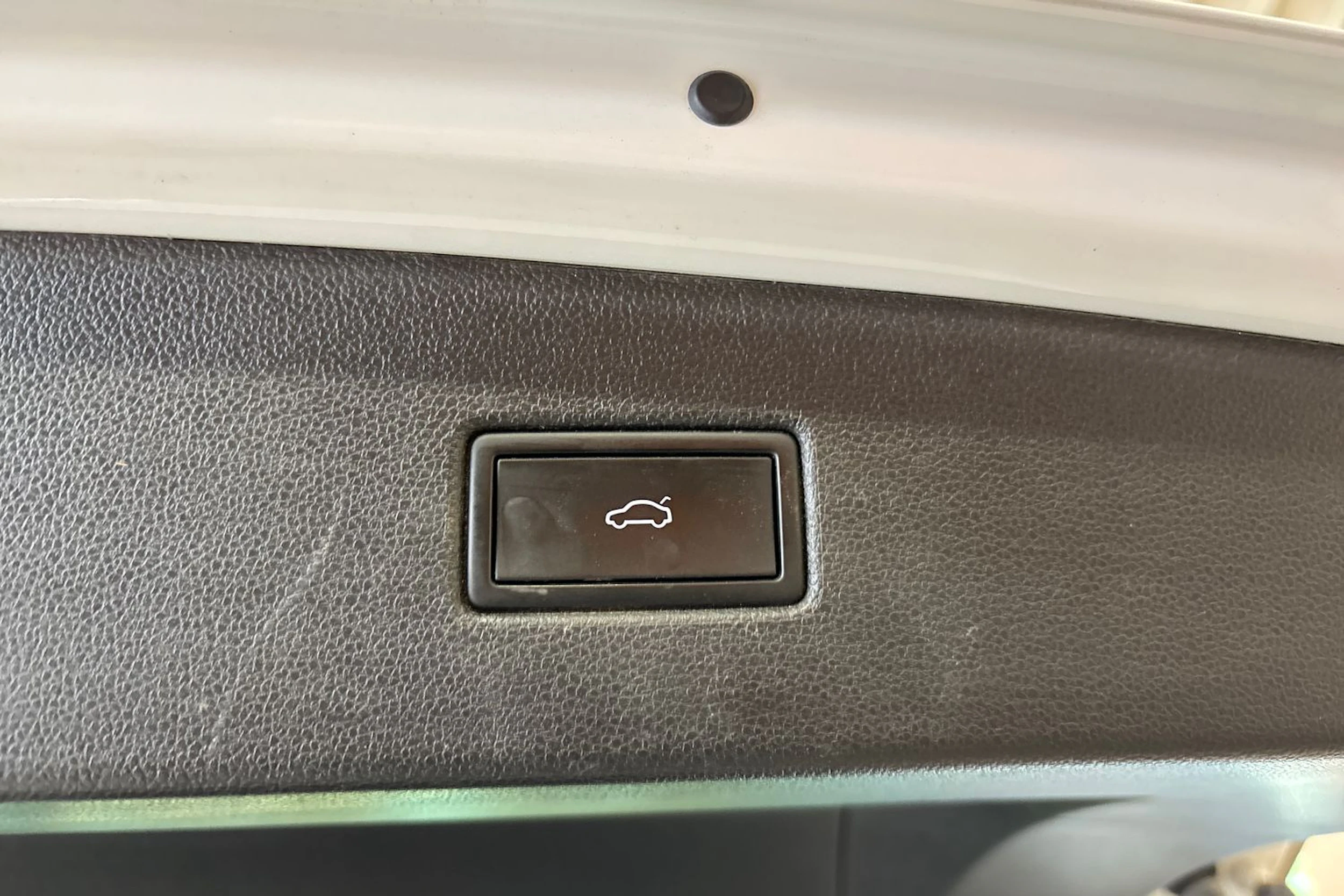 Valkoinen Volkswagen Tiguan 2023 kuva 26.