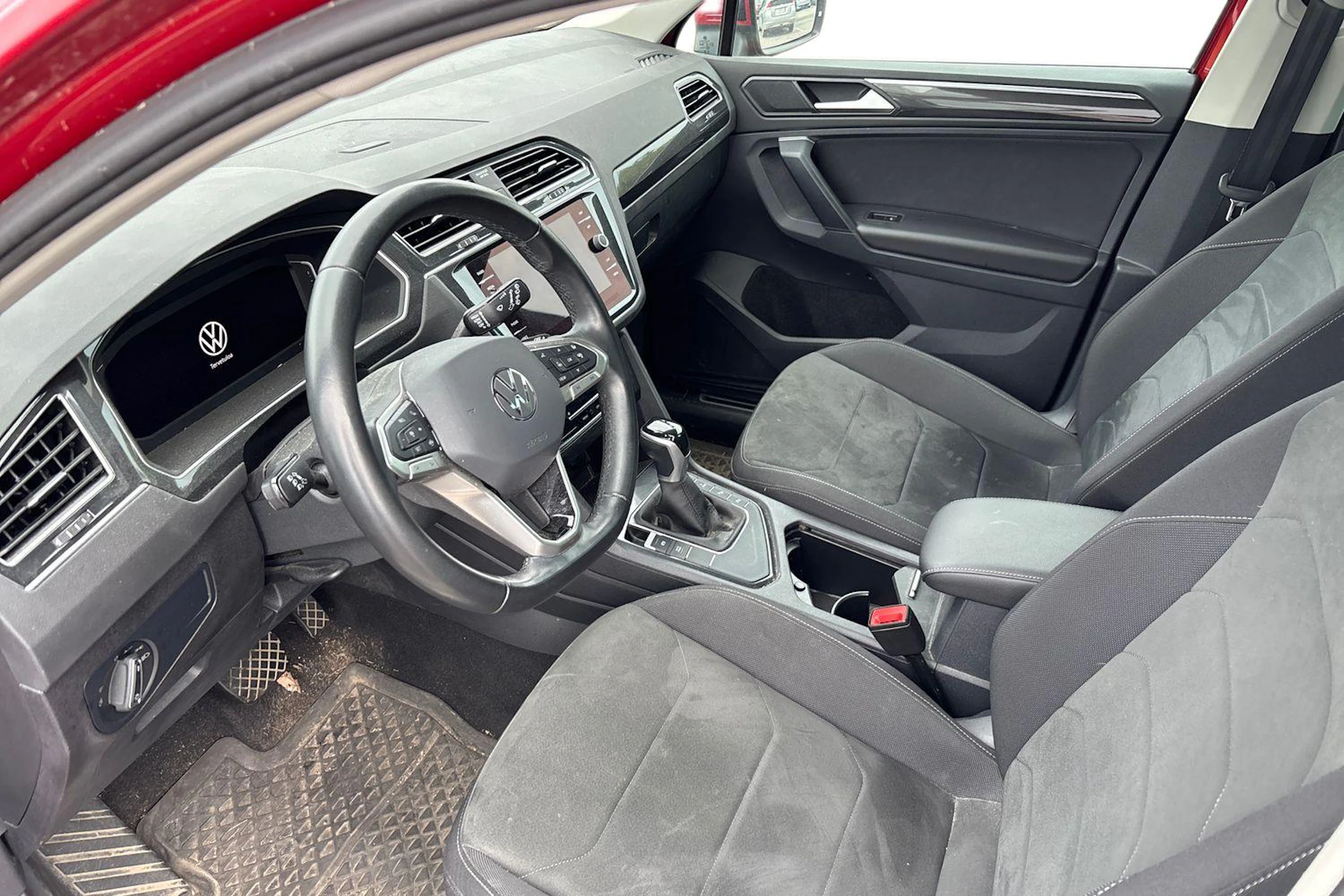 Punainen Volkswagen Tiguan 2023 kuva 3.