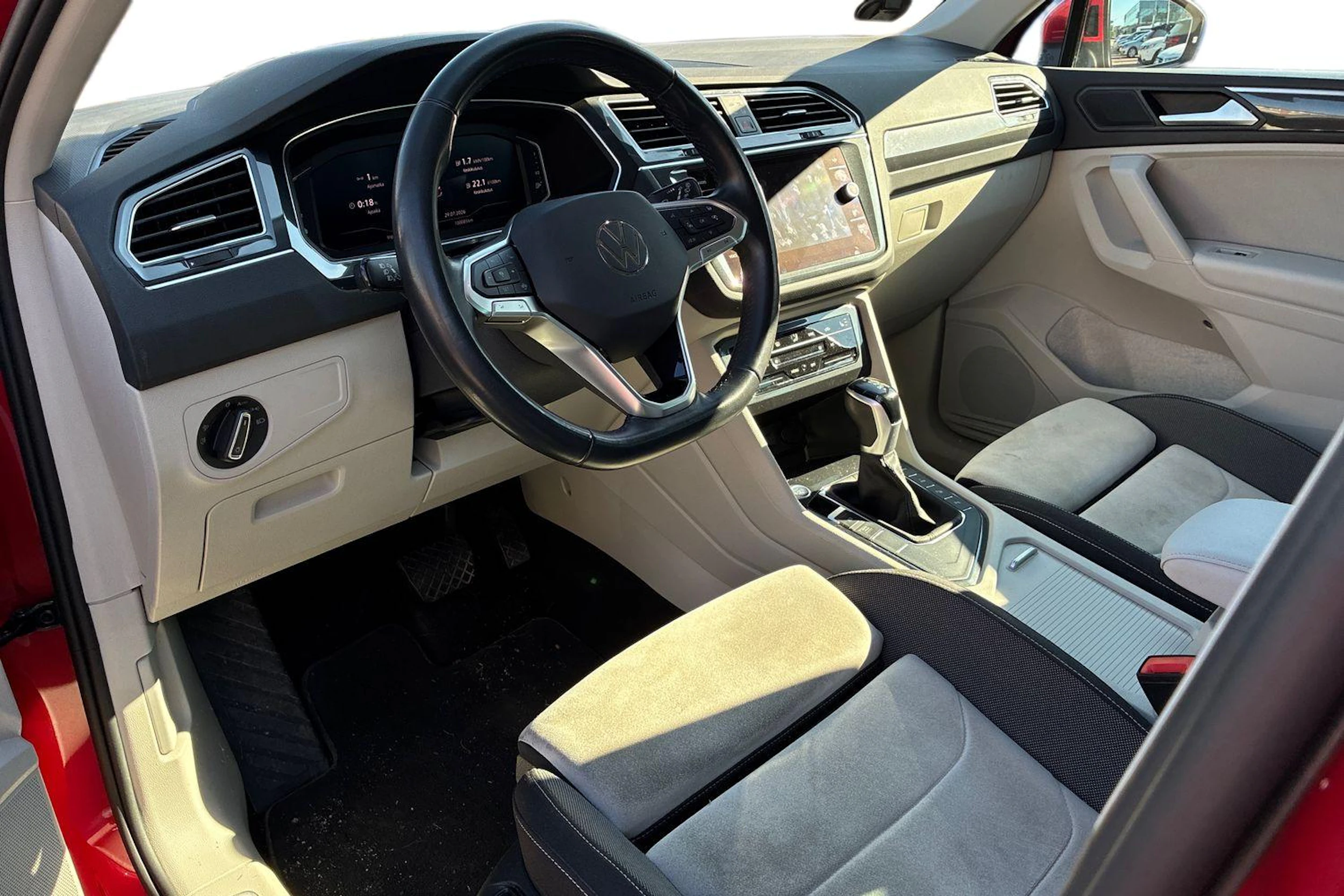 punainen Volkswagen Tiguan 2023 kuva 3.