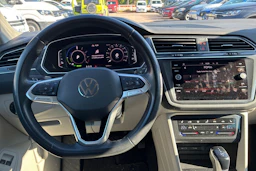 punainen Volkswagen Tiguan 2023 kuva 4.