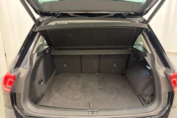 musta Volkswagen Tiguan 2023 kuva 11.