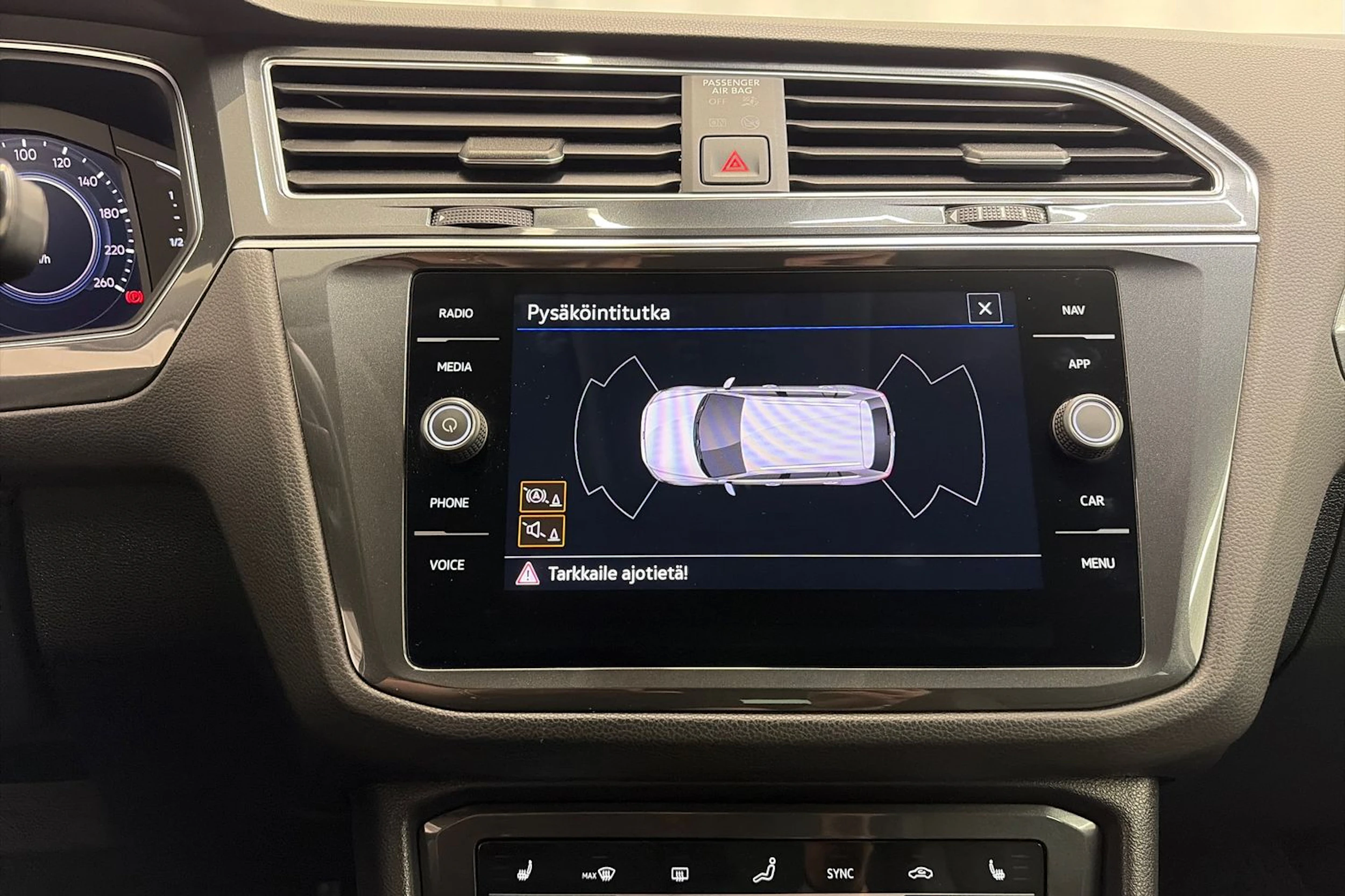 musta Volkswagen Tiguan 2023 kuva 18.