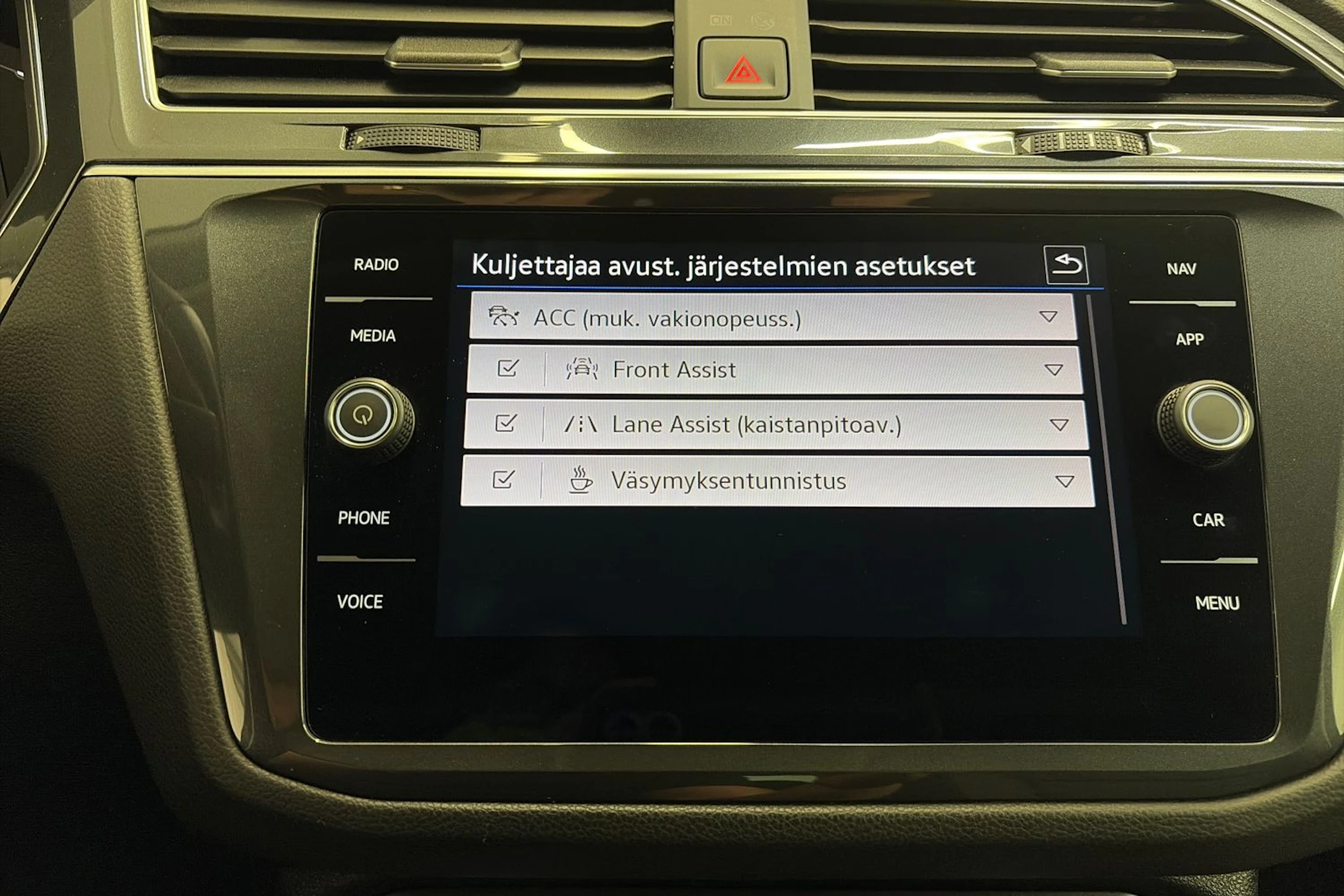 musta Volkswagen Tiguan 2023 kuva 20.
