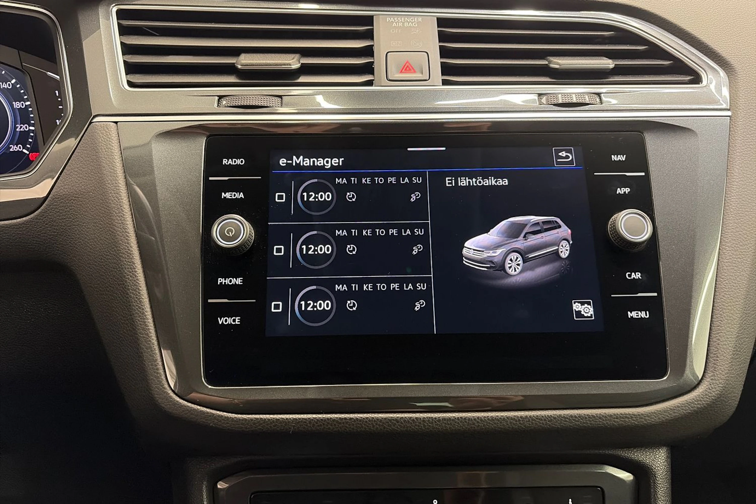 musta Volkswagen Tiguan 2023 kuva 21.
