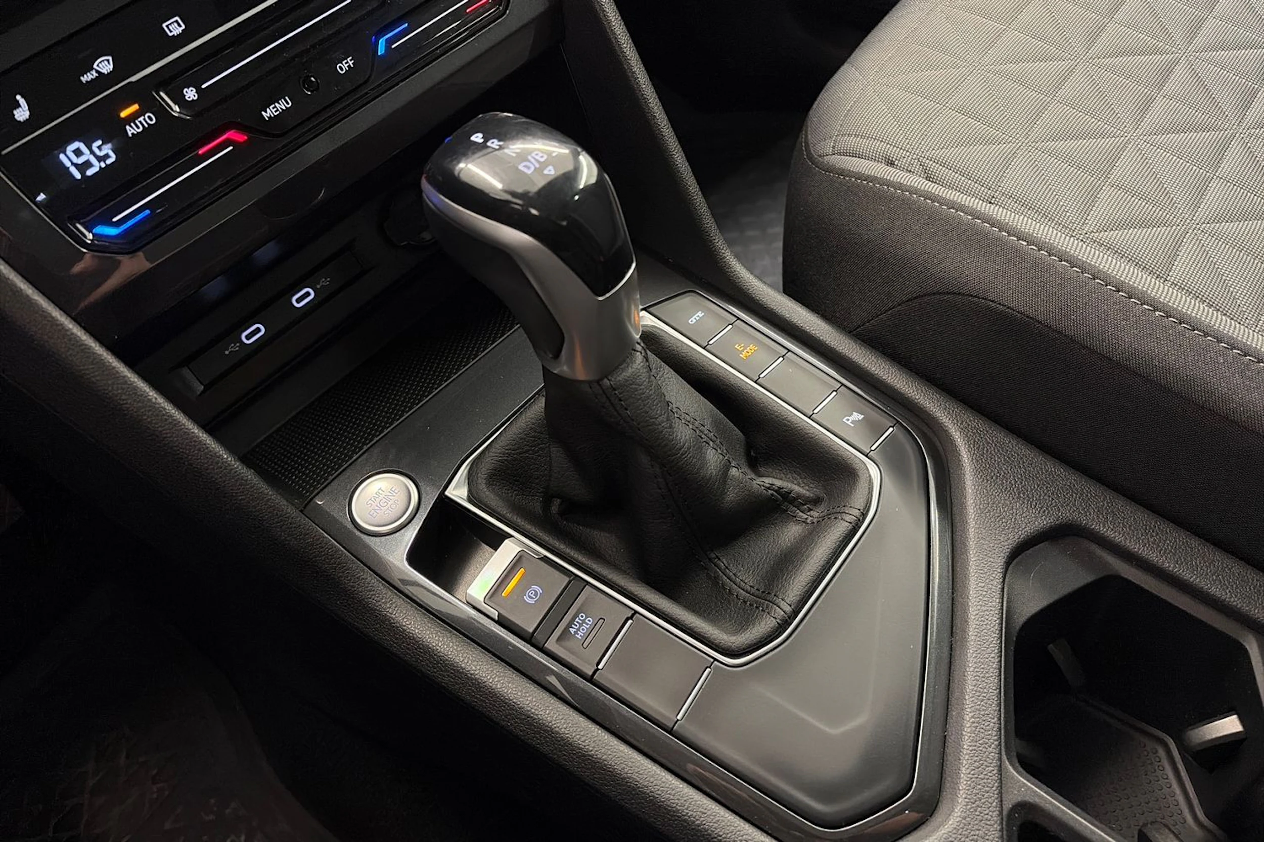 musta Volkswagen Tiguan 2023 kuva 24.