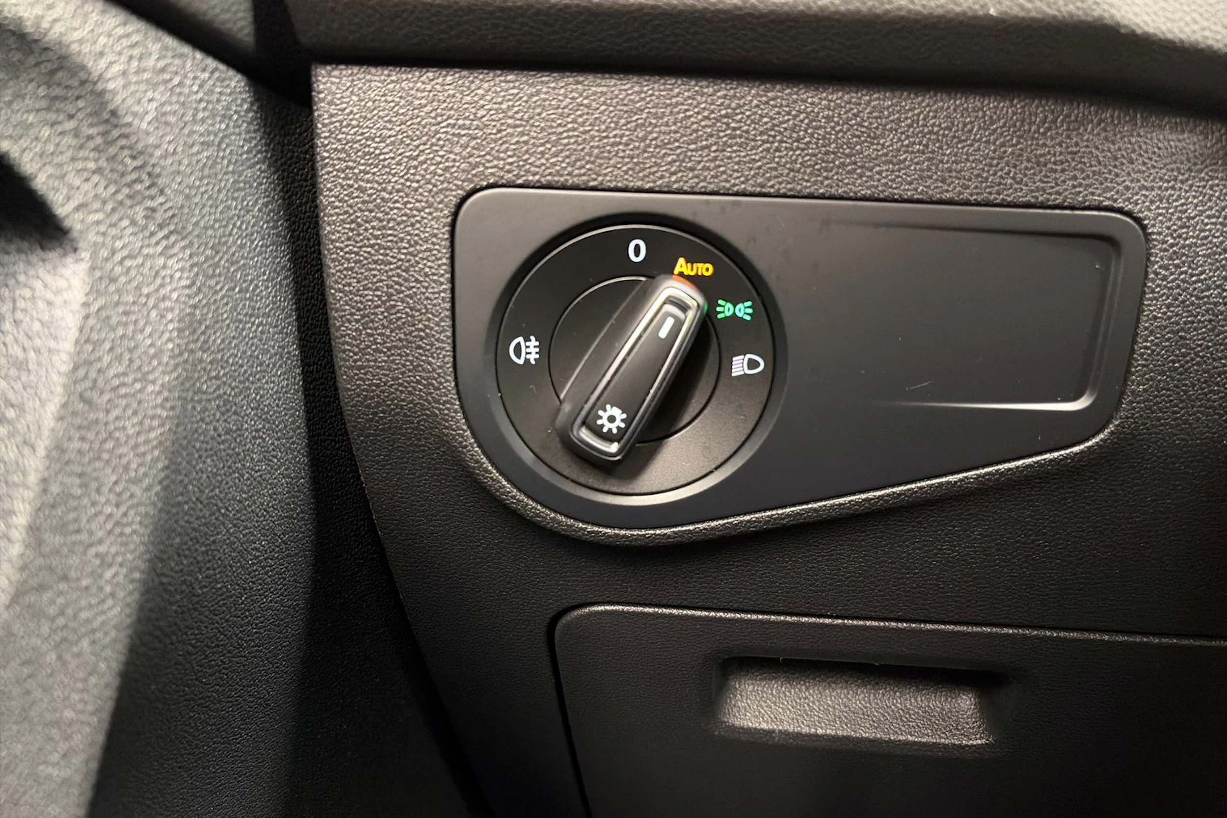 musta Volkswagen Tiguan 2023 kuva 26.