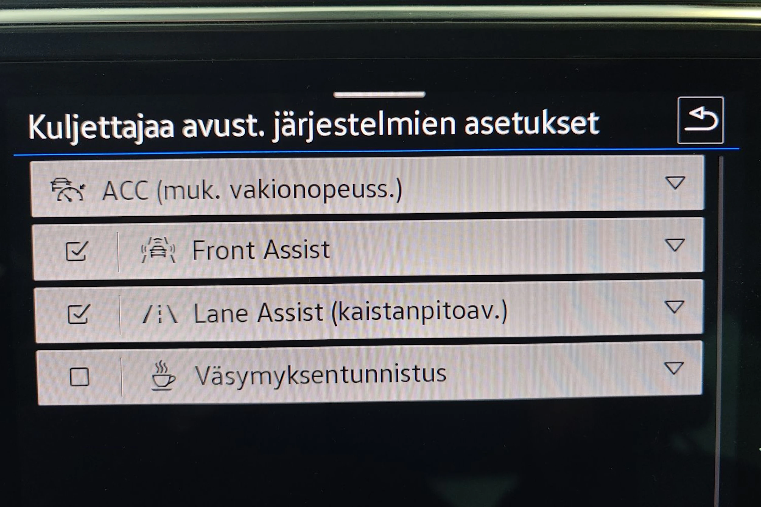 valkoinen Volkswagen Tiguan 2023 kuva 18.