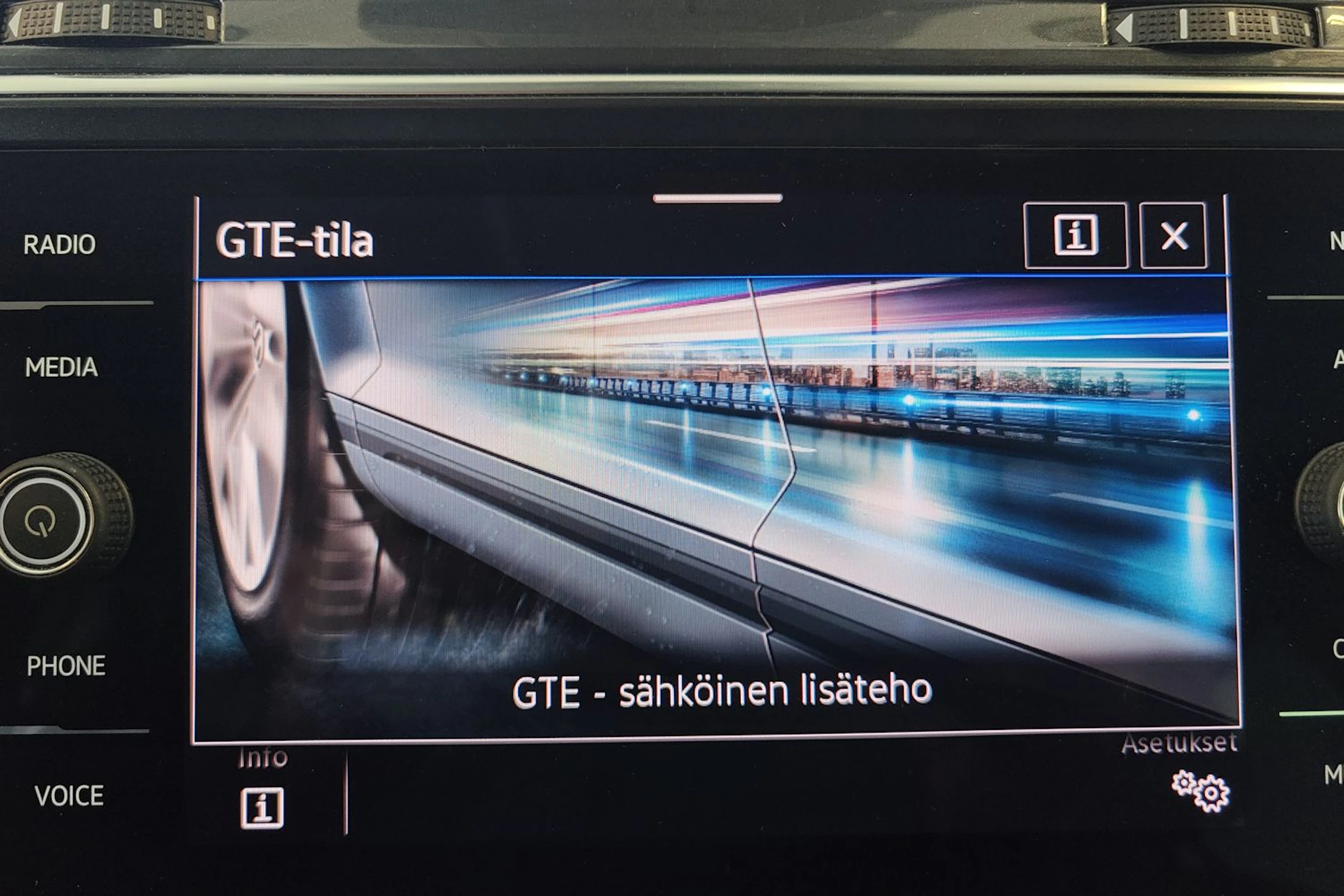 valkoinen Volkswagen Tiguan 2023 kuva 23.