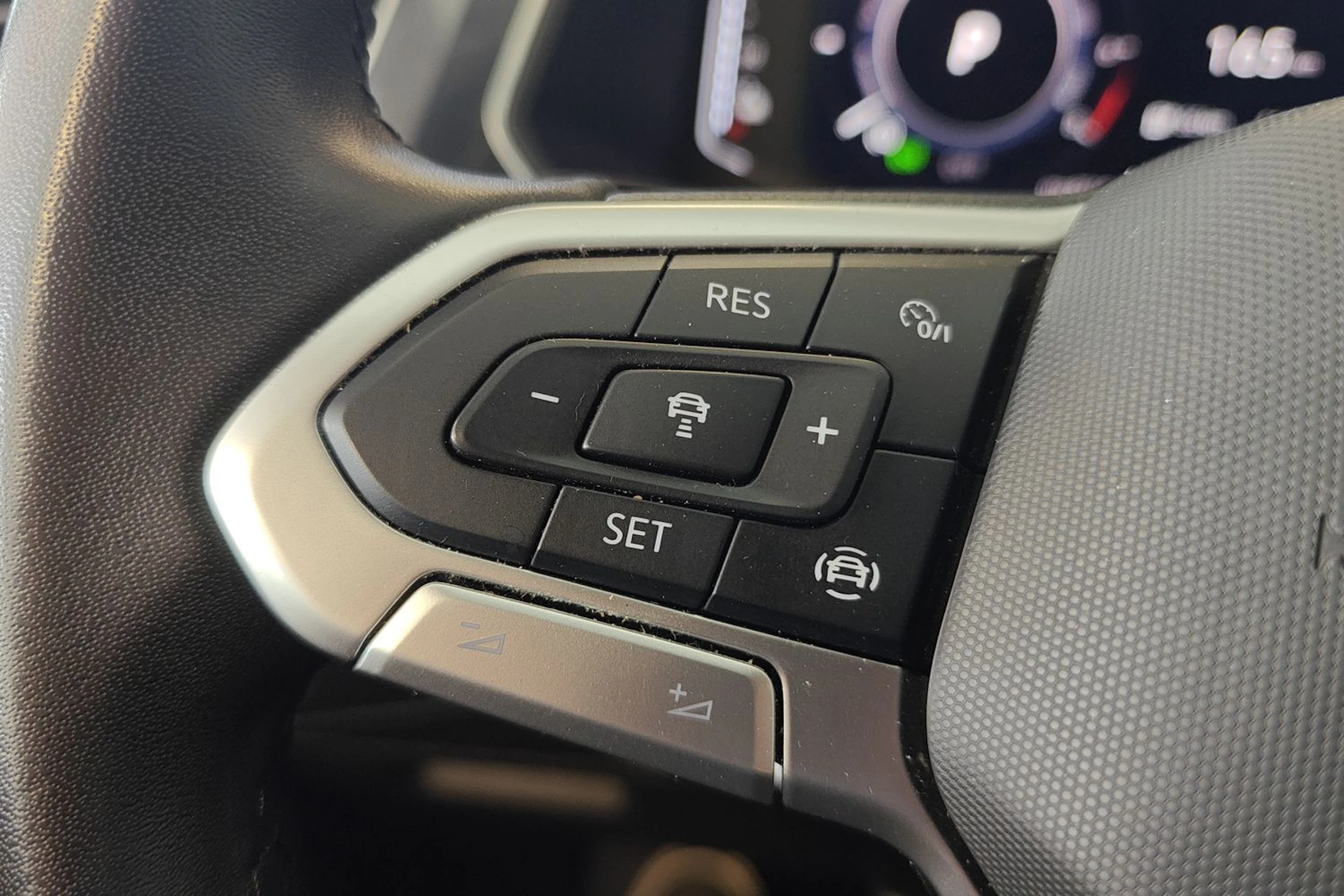 valkoinen Volkswagen Tiguan 2023 kuva 24.