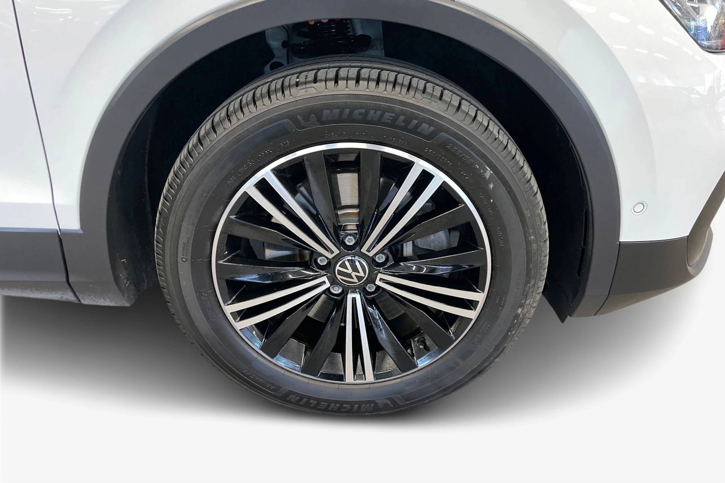 Valkoinen Volkswagen Tiguan 2023 kuva 9.