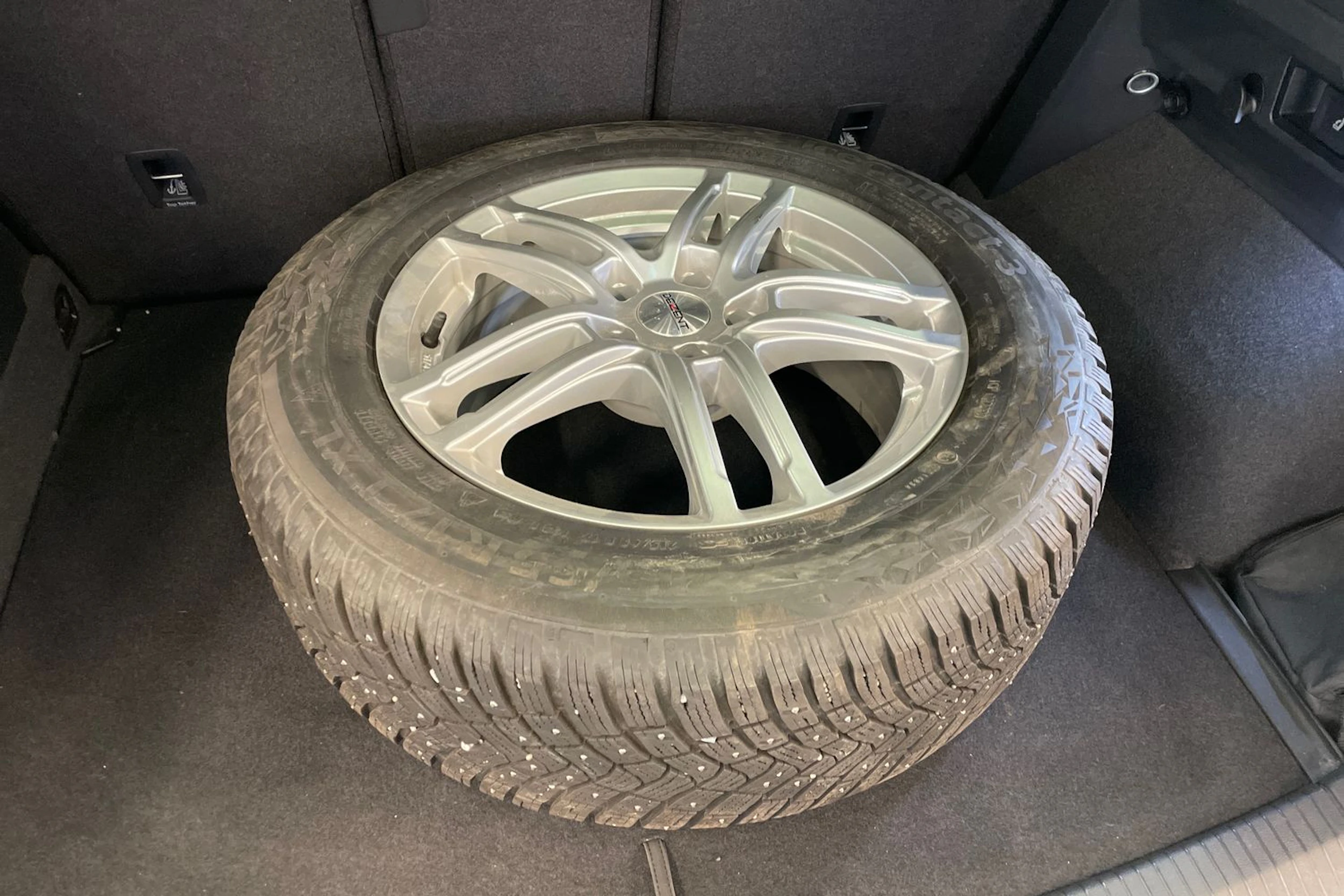 Valkoinen Volkswagen Tiguan 2023 kuva 10.