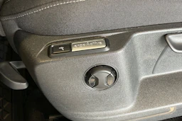 Valkoinen Volkswagen Tiguan 2023 kuva 11.