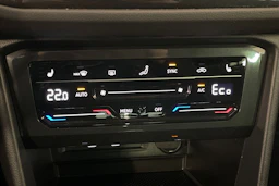 Valkoinen Volkswagen Tiguan 2023 kuva 14.