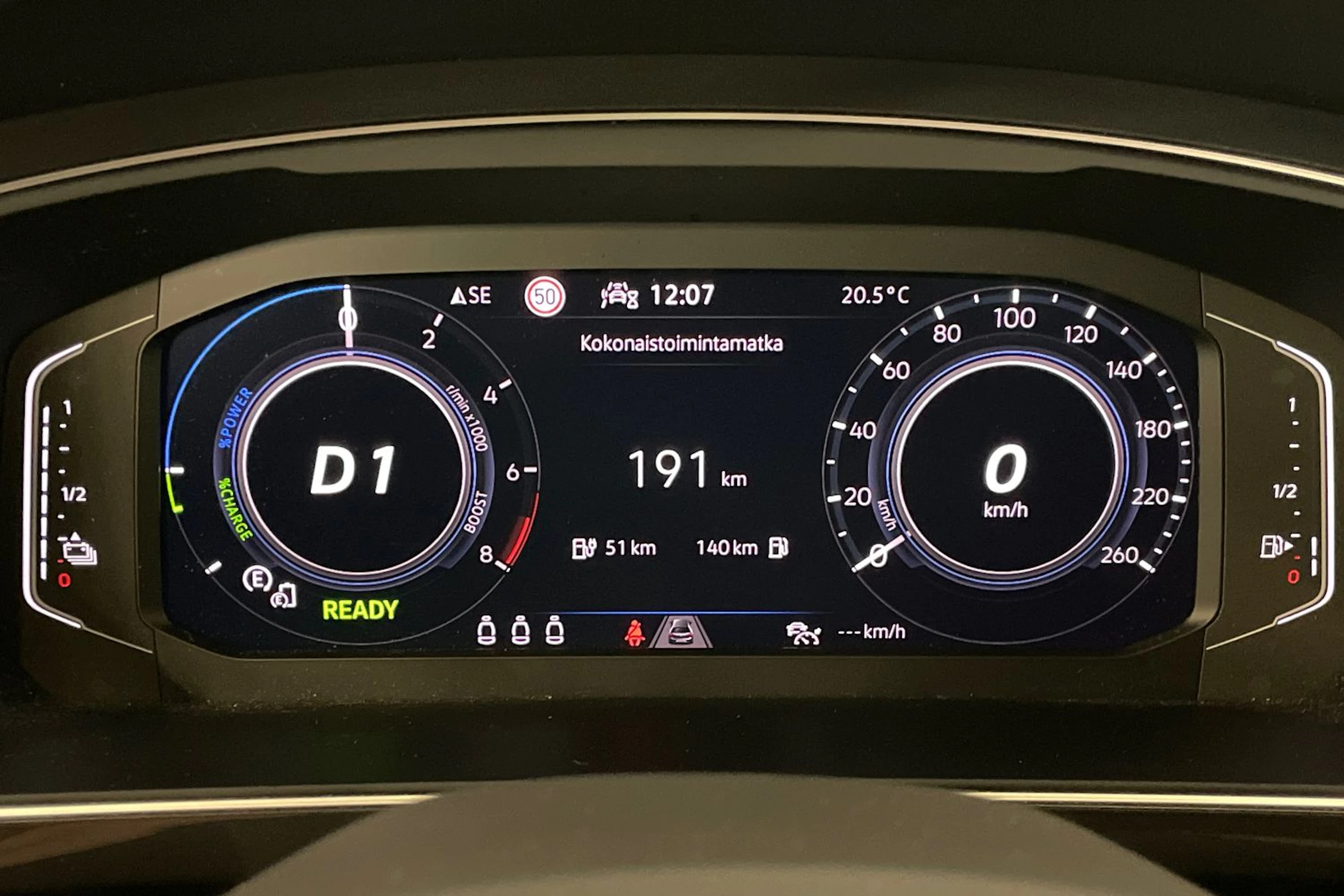 Valkoinen Volkswagen Tiguan 2023 kuva 19.