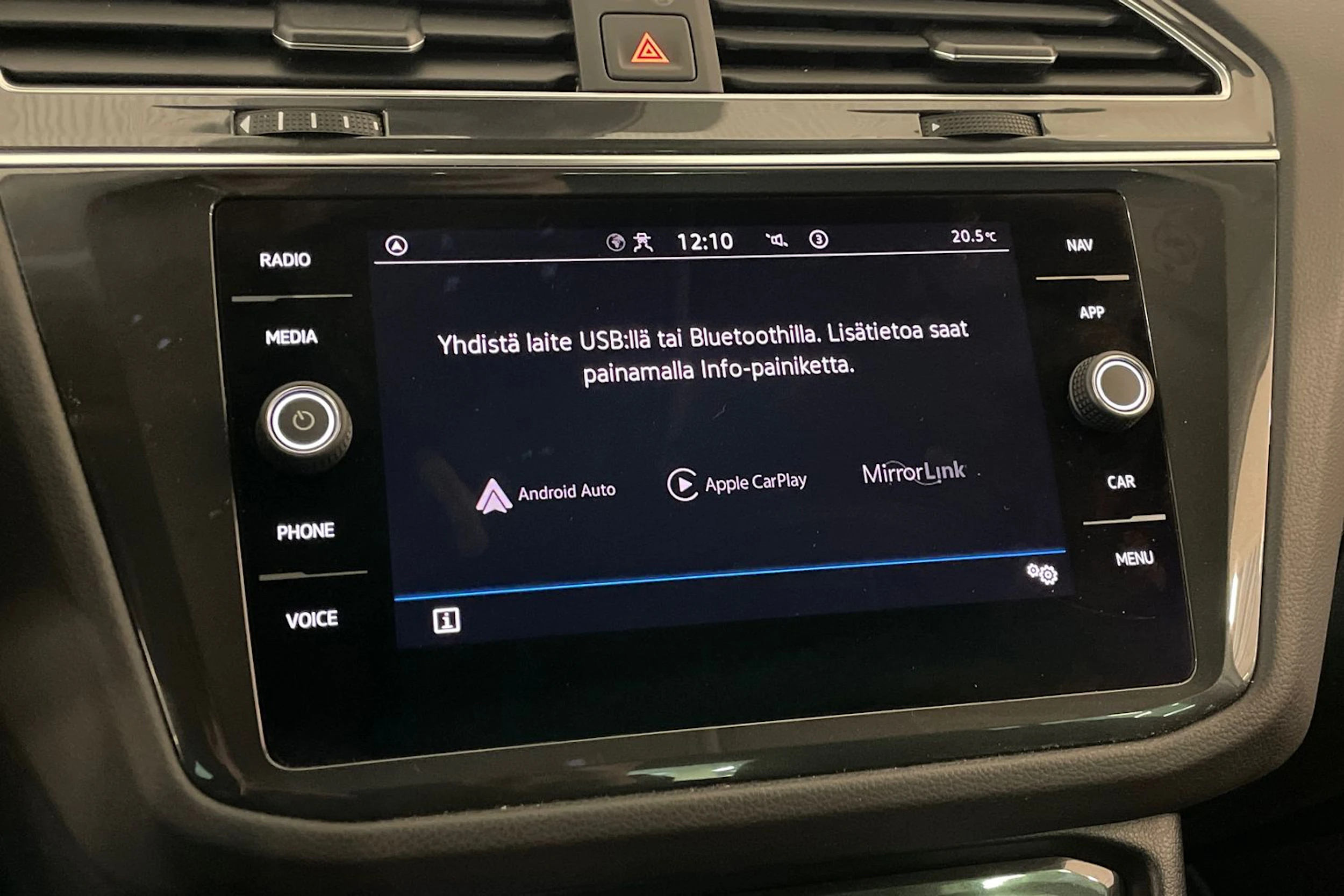Valkoinen Volkswagen Tiguan 2023 kuva 26.