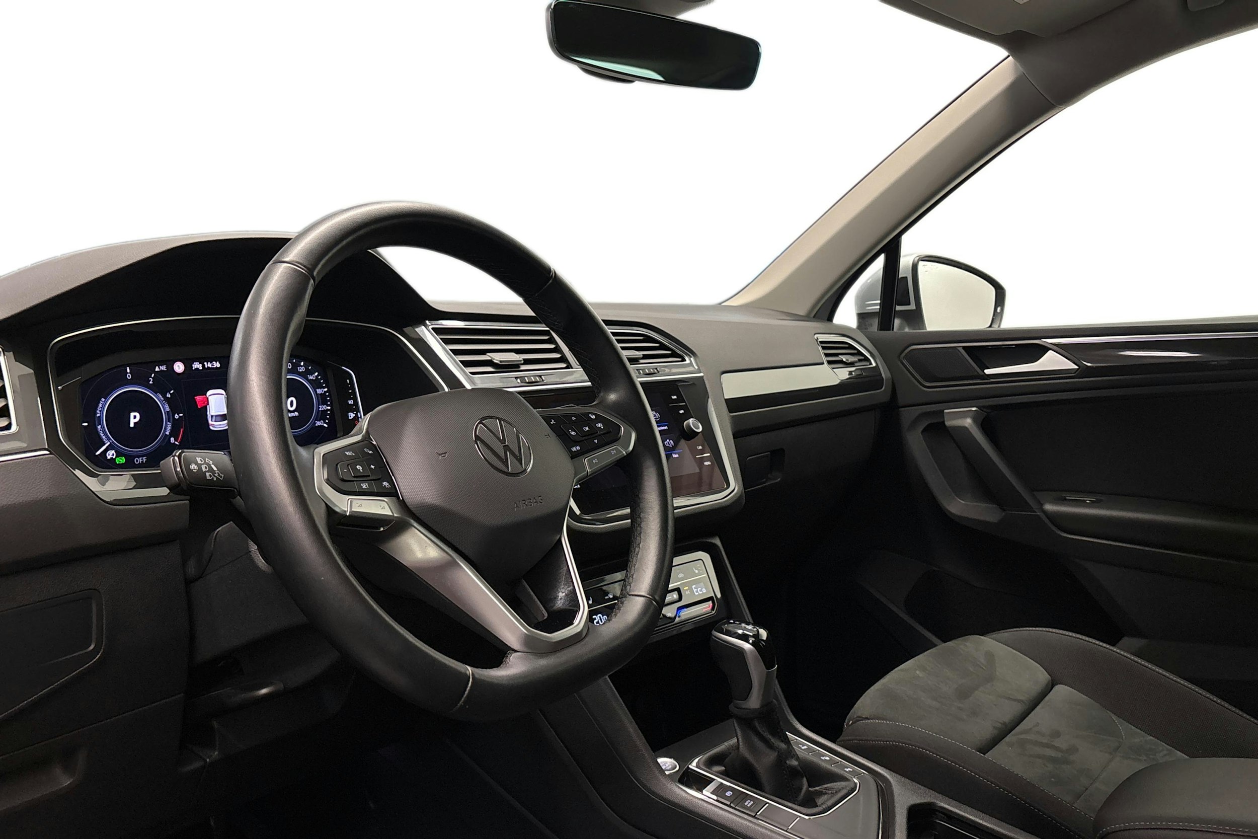 Harmaa Volkswagen Tiguan 2023 kuva 7.