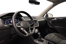 Harmaa Volkswagen Tiguan 2023 kuva 7.