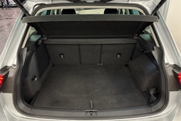 Harmaa Volkswagen Tiguan 2023 kuva 14.