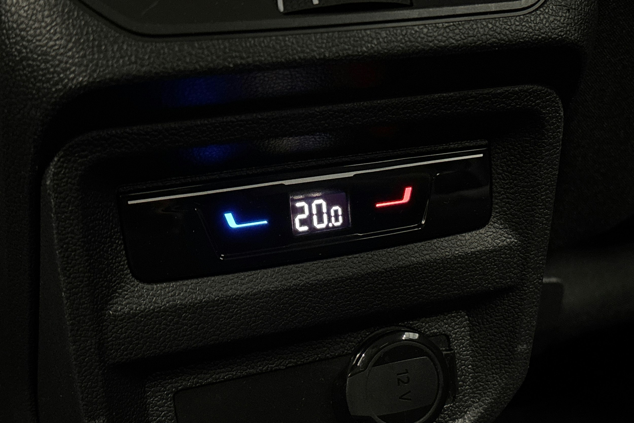 Harmaa Volkswagen Tiguan 2023 kuva 16.