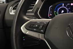 Harmaa Volkswagen Tiguan 2023 kuva 19.