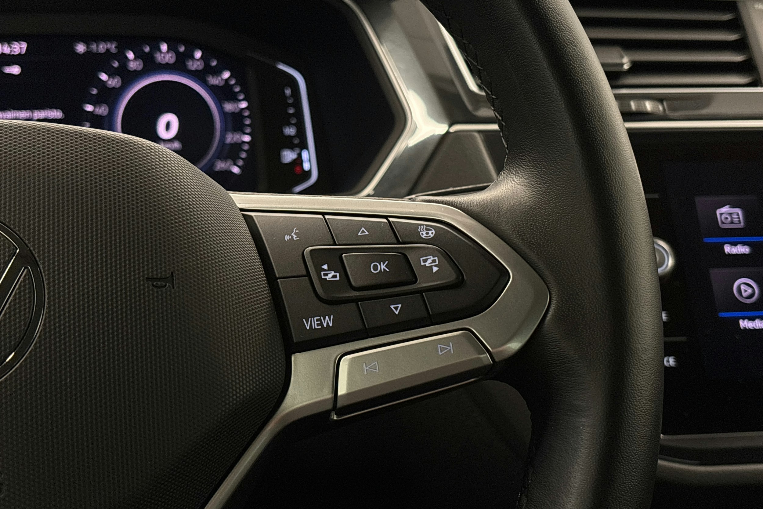 Harmaa Volkswagen Tiguan 2023 kuva 20.