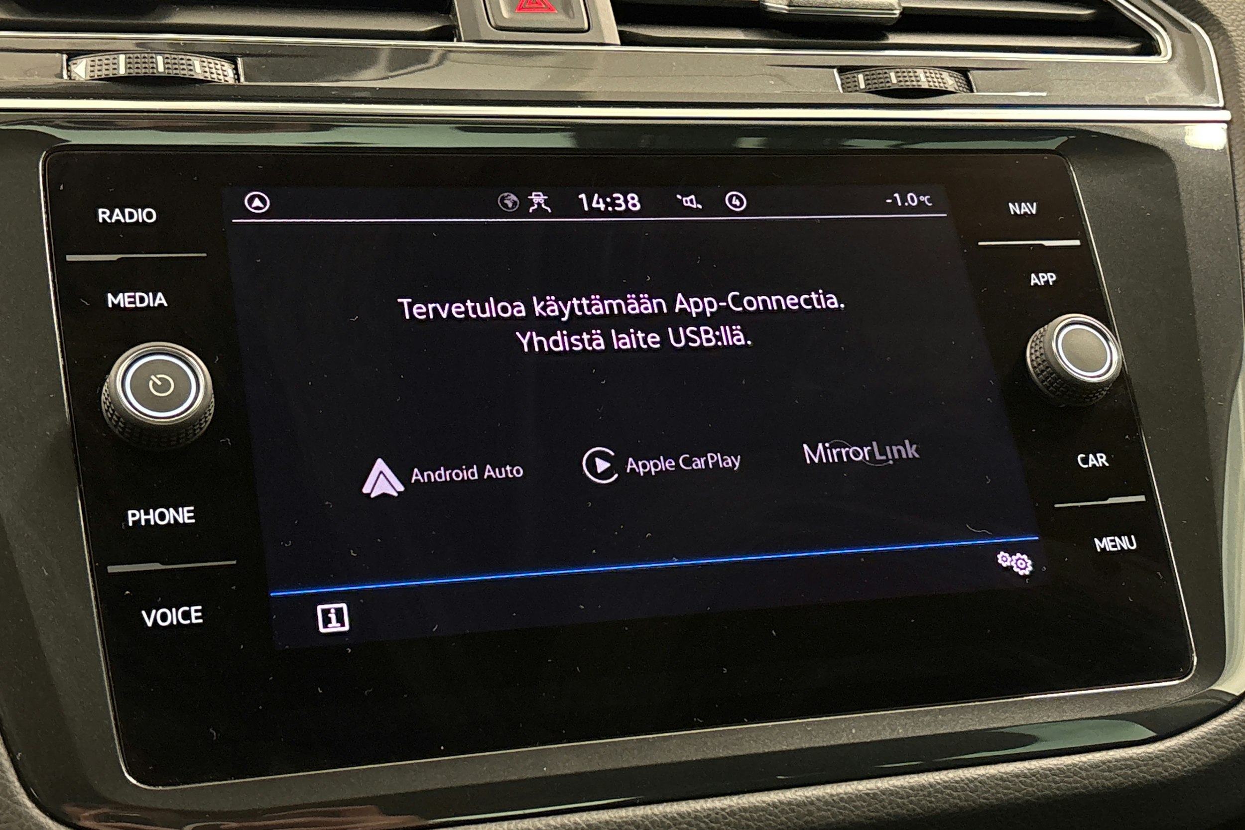 Harmaa Volkswagen Tiguan 2023 kuva 22.