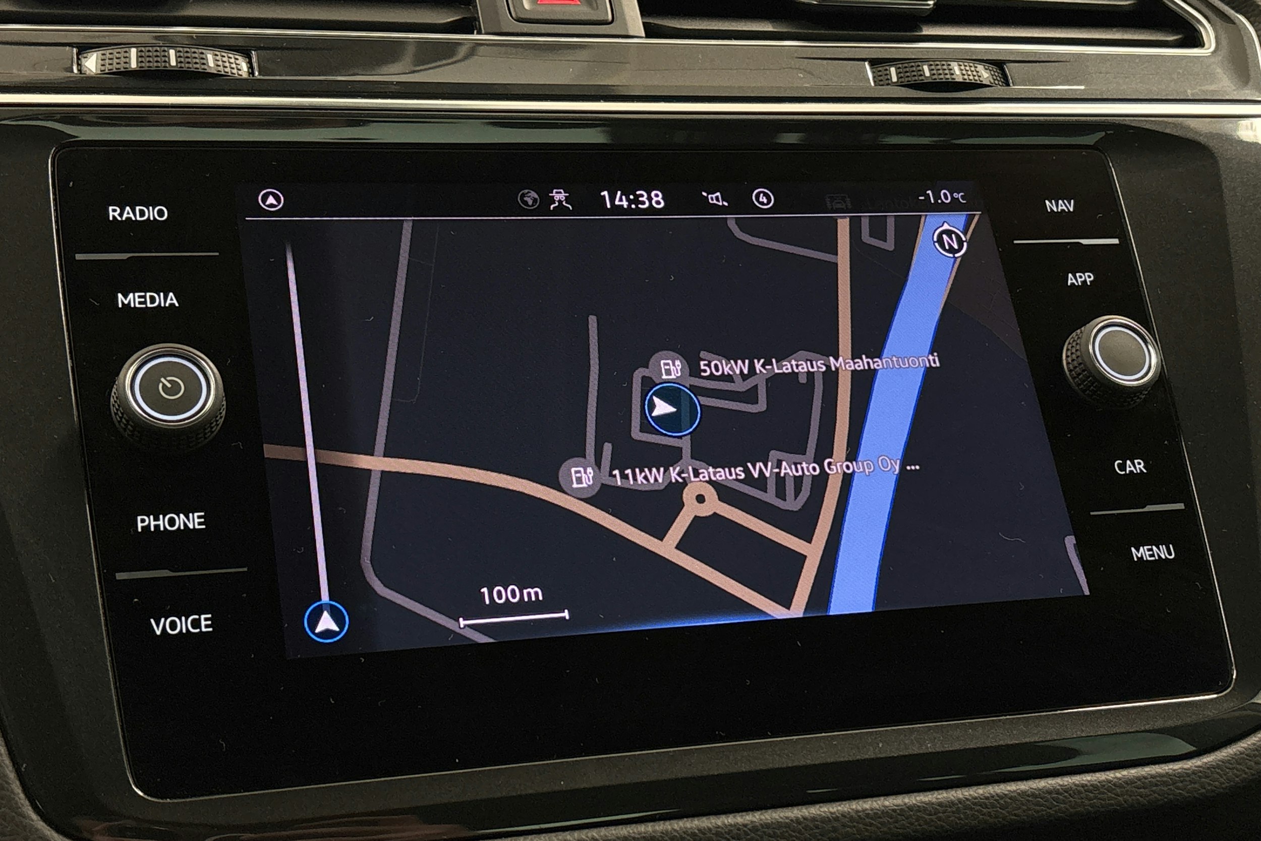 Harmaa Volkswagen Tiguan 2023 kuva 23.