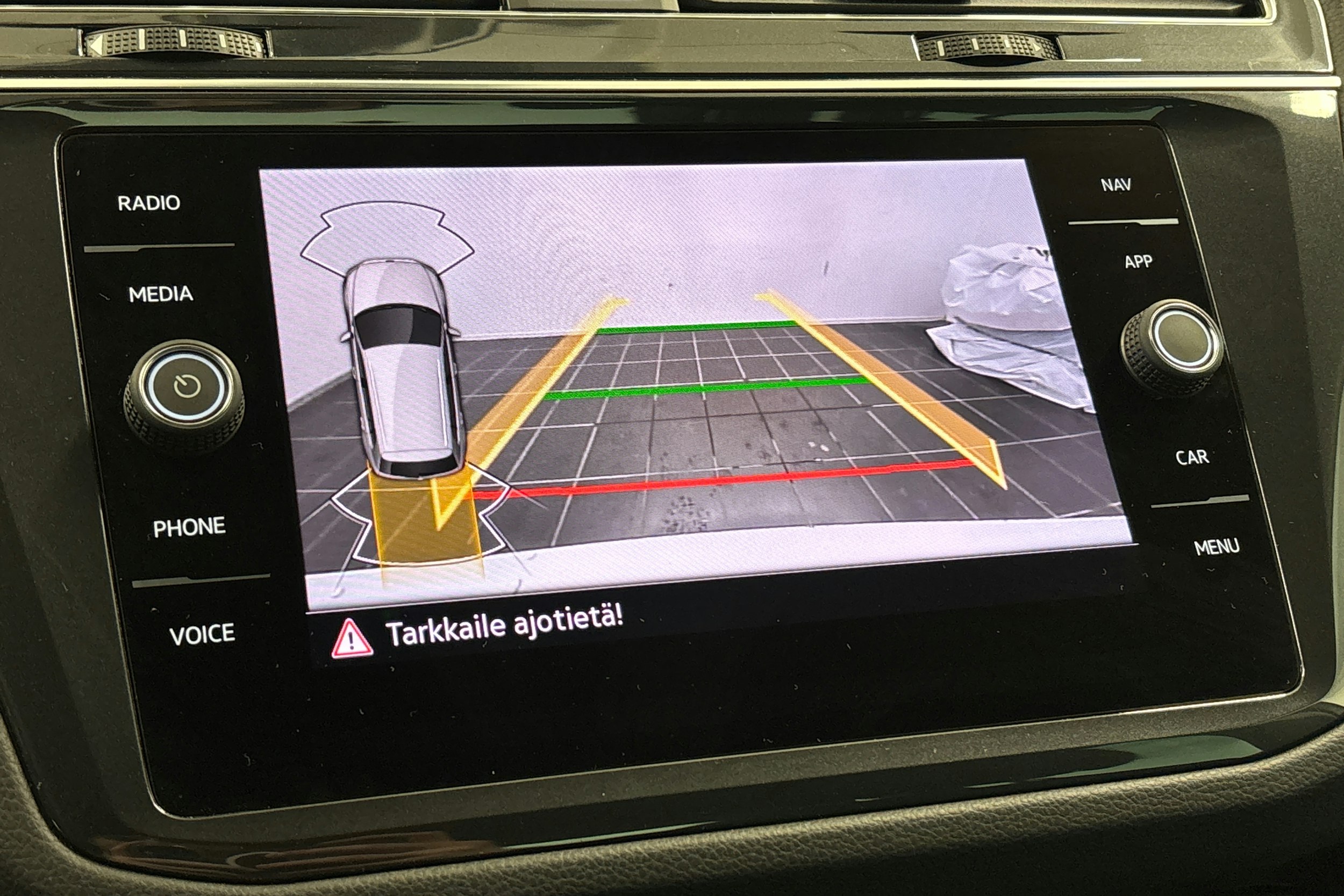 Harmaa Volkswagen Tiguan 2023 kuva 27.