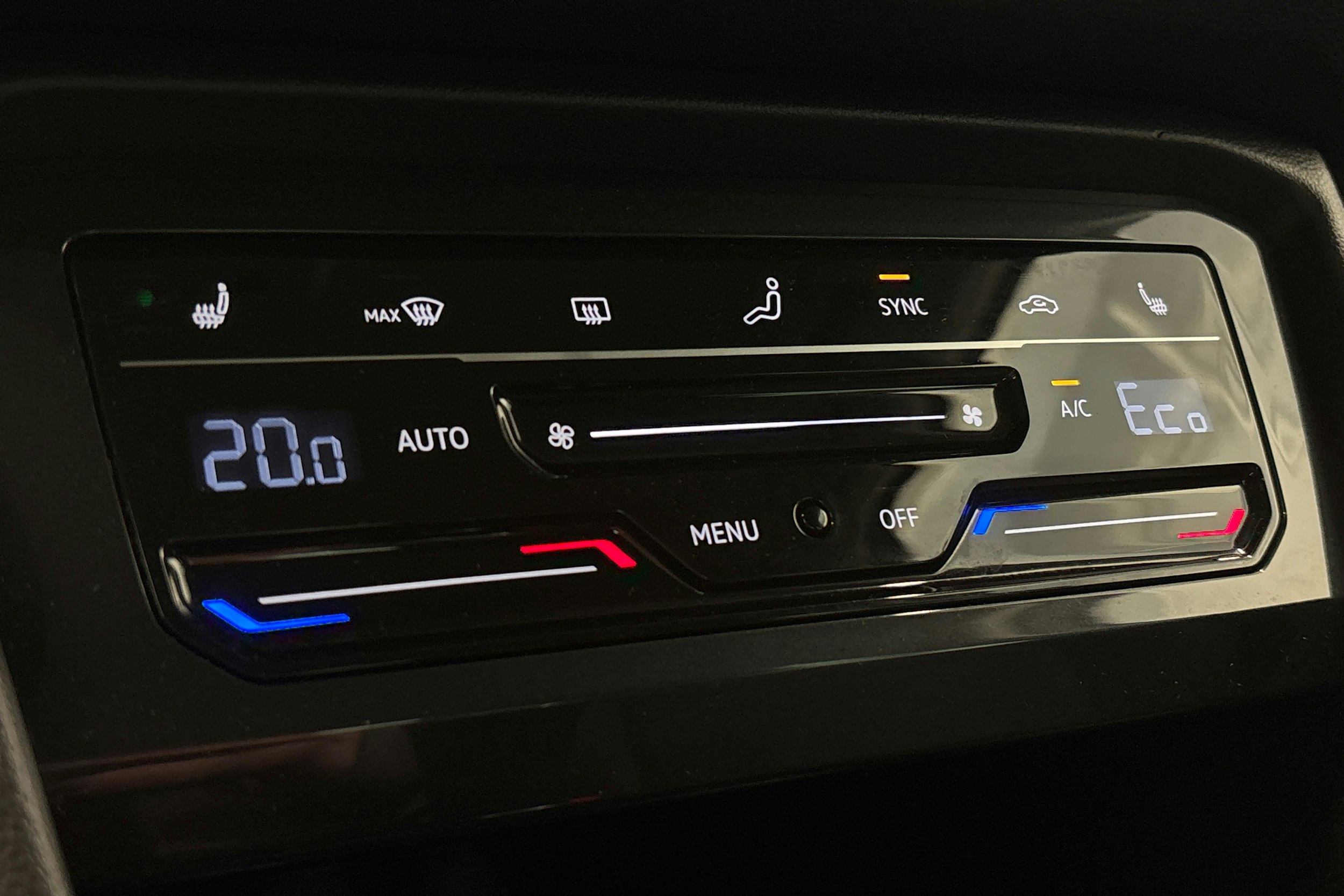 Harmaa Volkswagen Tiguan 2023 kuva 28.